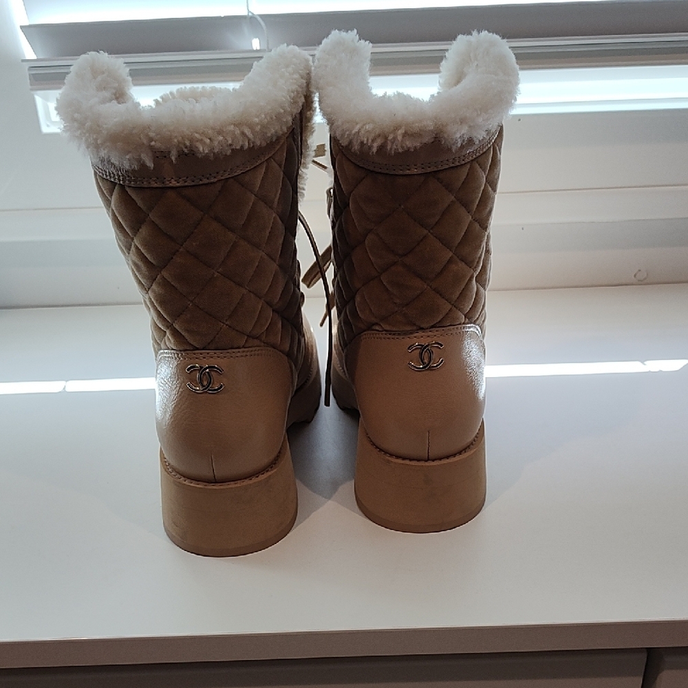 Chanel Quilted Faux Shearling Lined Boots, Size 39 - Picture 5 of 8